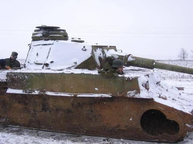 保加利亚|大发现山村挖出大量德军坦克，疑是二战阻击阵地，却被山洪淹没