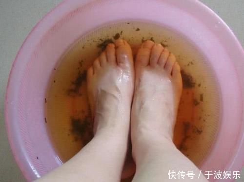 睡前泡脚,3个好处不请自来,但4个细节很多人总是漏掉