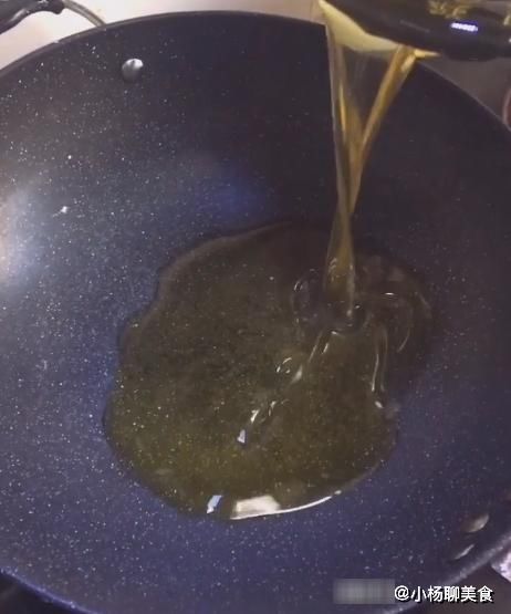 食用盐|无论煎鱼还是煎豆腐，别再直接下锅！只需一招，嫩滑不粘锅还完整