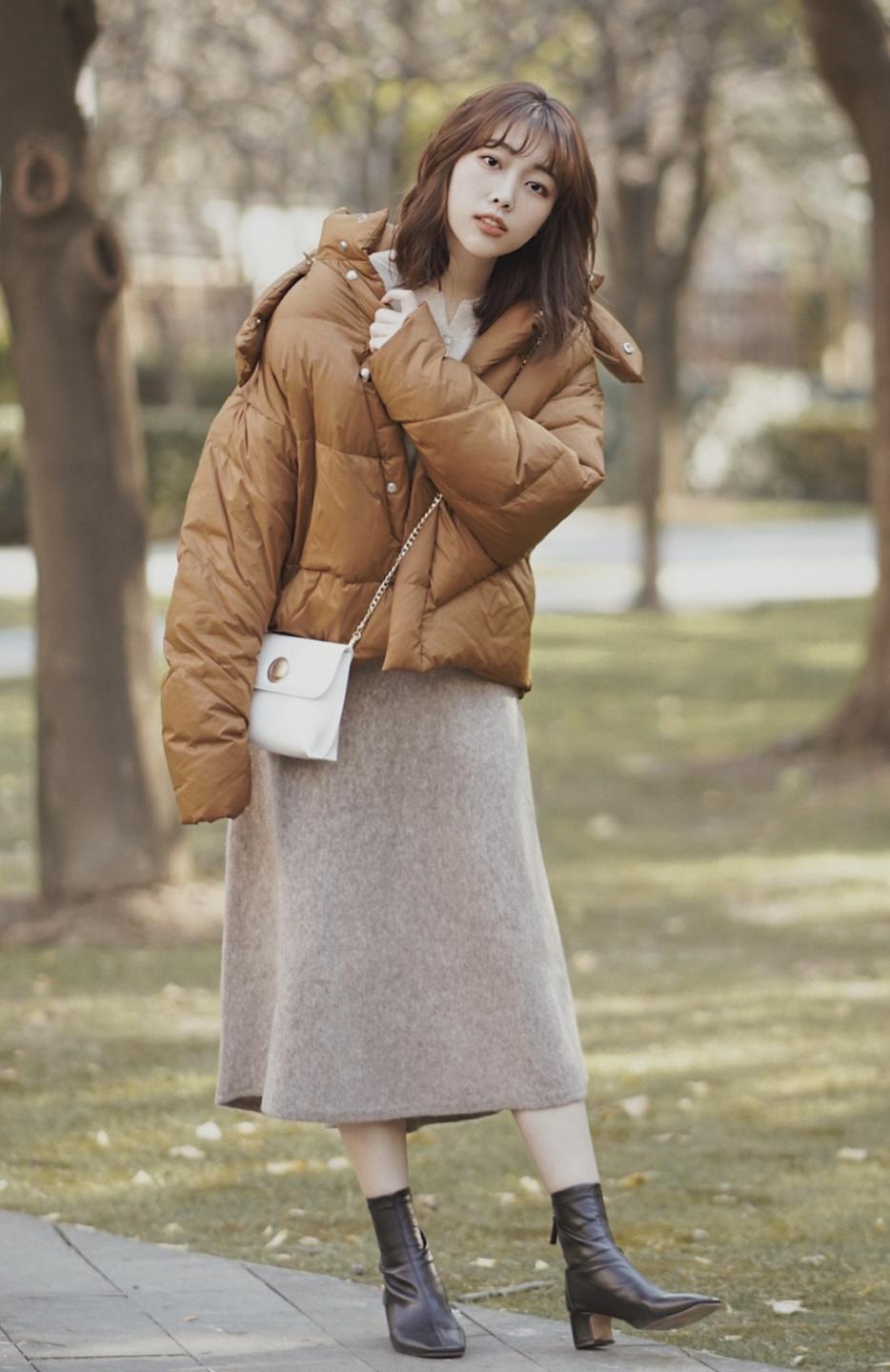 羽绒服|冬季的衣品很重要,借鉴4款实用的羽绒服,不费劲又优雅