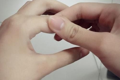 经常性抽烟，身体上有两个“凸起”要注意，一个都不占肺算健康