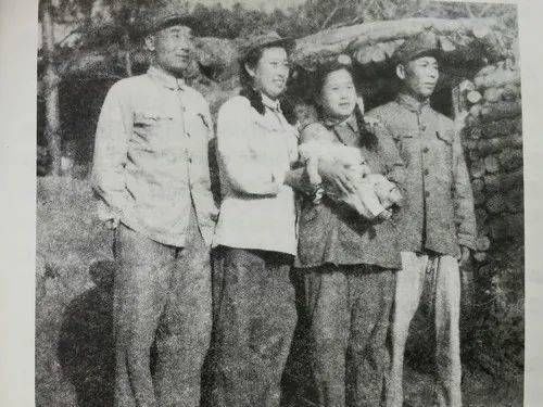 躲回|抗美援朝70周年｜几个神枪手打得敌人躲回地堡，再不敢出来