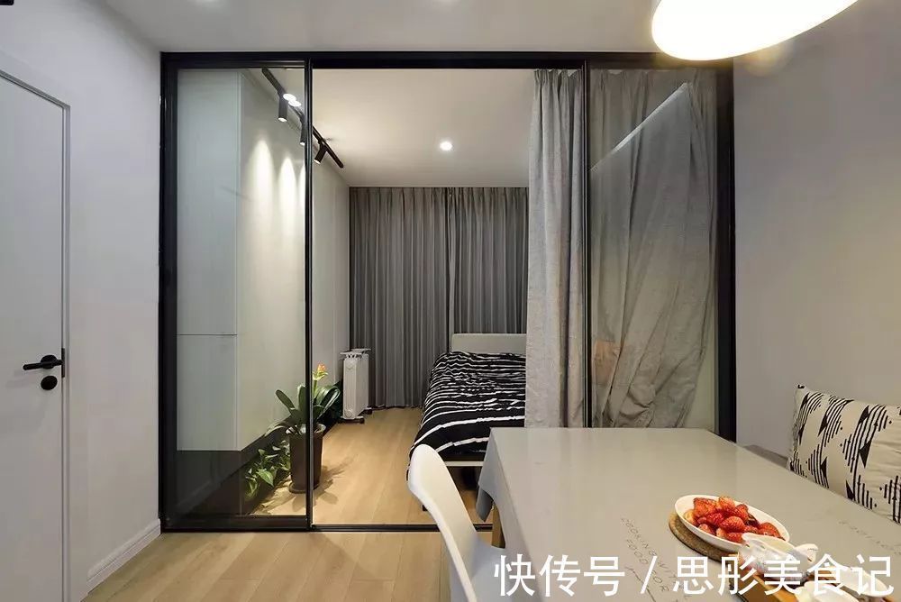 卡座式|夫妻买下48㎡带阁楼二手房,装出3室1厅+书房,5口之家太幸福了!