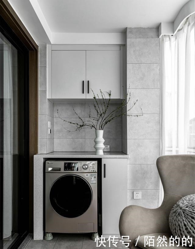 收纳|越来越多人放弃电视墙，学他家打一排柜子，美观实用两不误！聪明！