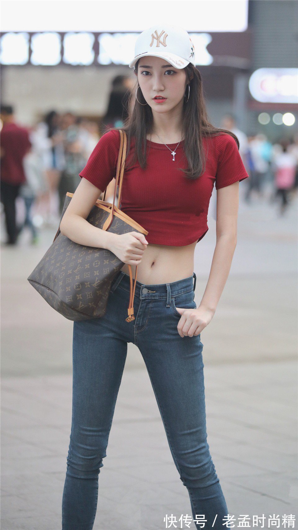 AJ 街拍:AJ陪牛仔裤混搭风依然很美,主要看颜值