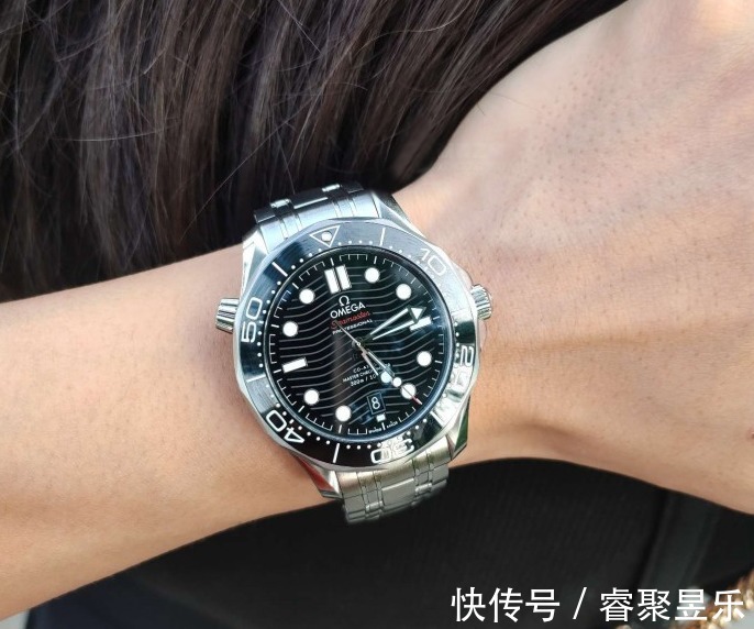 手表|五万左右最体面的三款男士手表，欧劳万谁更值得选择