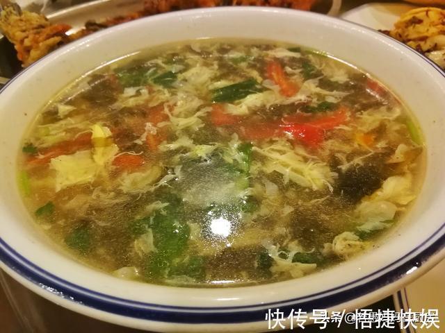烙馍|8道凉菜,15道热菜,农家院的团圆饭总花费588元,网友说:太值了