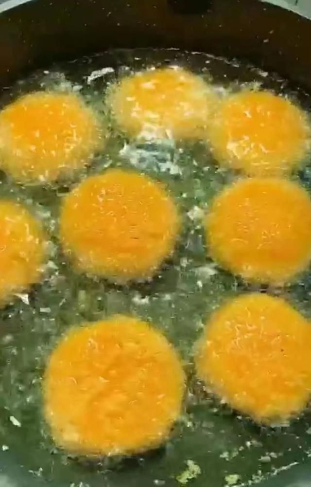 家庭小吃制作,外酥里糯的南瓜饼,美味的一款