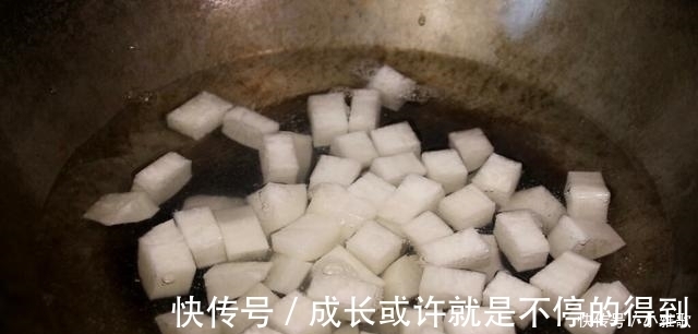 毛钱|天冷了,遇到这菜别错过,2毛钱一斤,锅中炖一下,比吃肉还下饭