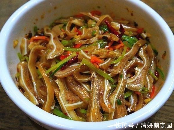 下酒菜|此菜“骨头”越多越抢手,是最过硬的下酒菜,不炒不炖,一拌就好