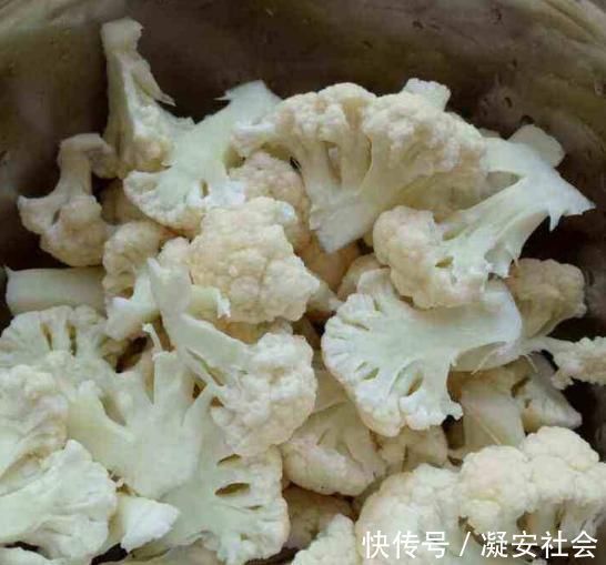 炒花菜时,直接下油锅炒就“错了”,教你正确做法,花菜更入味