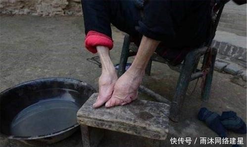 裹脚:所谓三寸金莲的背后,是古代中国人的畸形审美