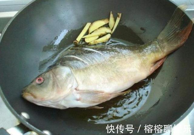 不管炖什么鱼，都别放“它”，不然腥味锁在鱼里，汤浑浊又难喝