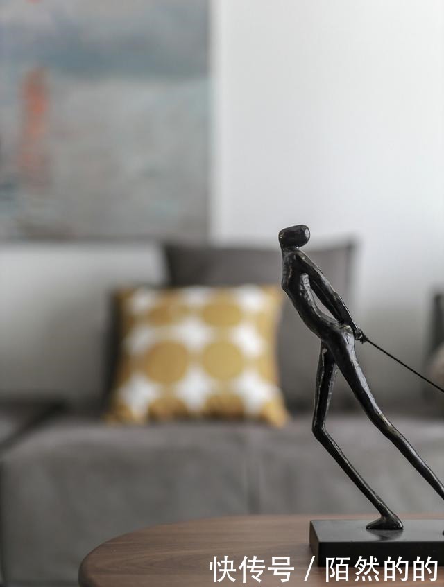 收纳|越来越多人放弃电视墙,学他家打一排柜子,美观实用两不误!聪明!