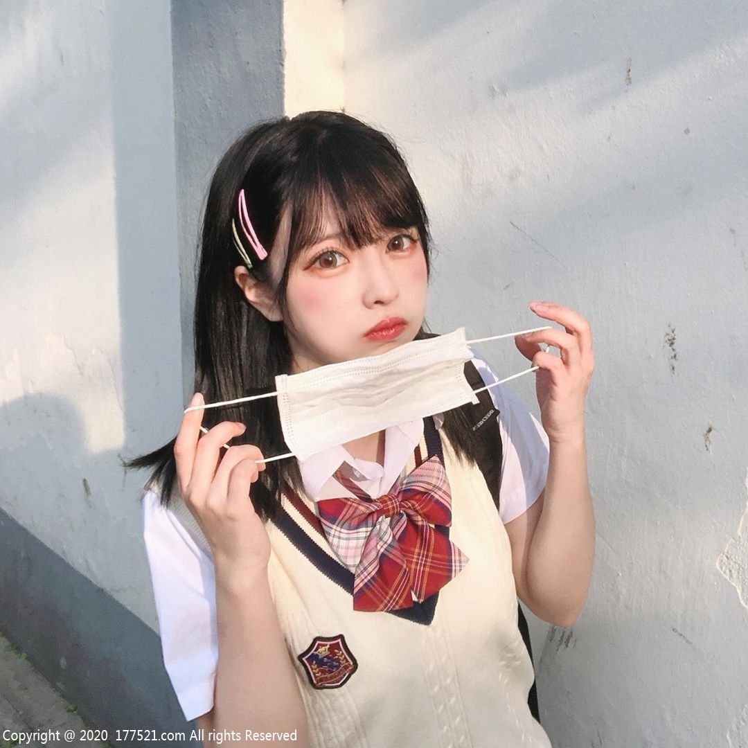 水汪|稚气Cosplay水汪大眼甜笑露小虎牙,超萌让老司机也无法招架!