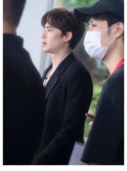 張衛健周曉鷗組反光吧哥哥，這一波“撞造型”，你覺得誰贏了？