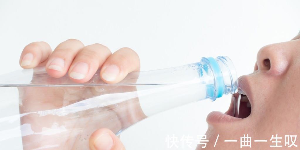 泡脚|坚持养生3件事，或可帮你“早上养胃，中午养心，晚上养百脉”