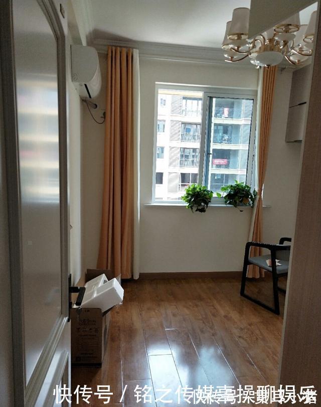 地板|入住新房一年,趁有空给大家晒晒,灰色地板特别好不打扫也没事!