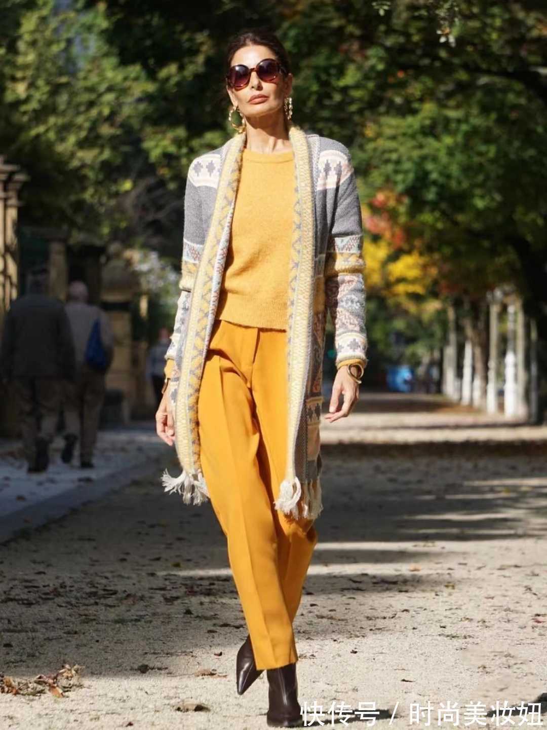 小姐姐|这才是大龄女性该有的穿搭,简约又显气质,50岁也可以照穿