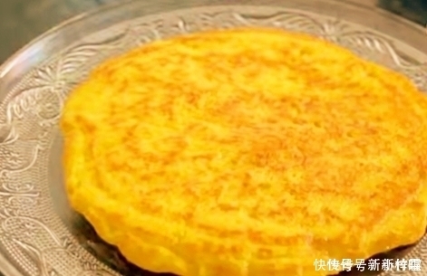 南瓜新吃法,比做南瓜饼还香,手不沾面,简单易做,饭店都买不到