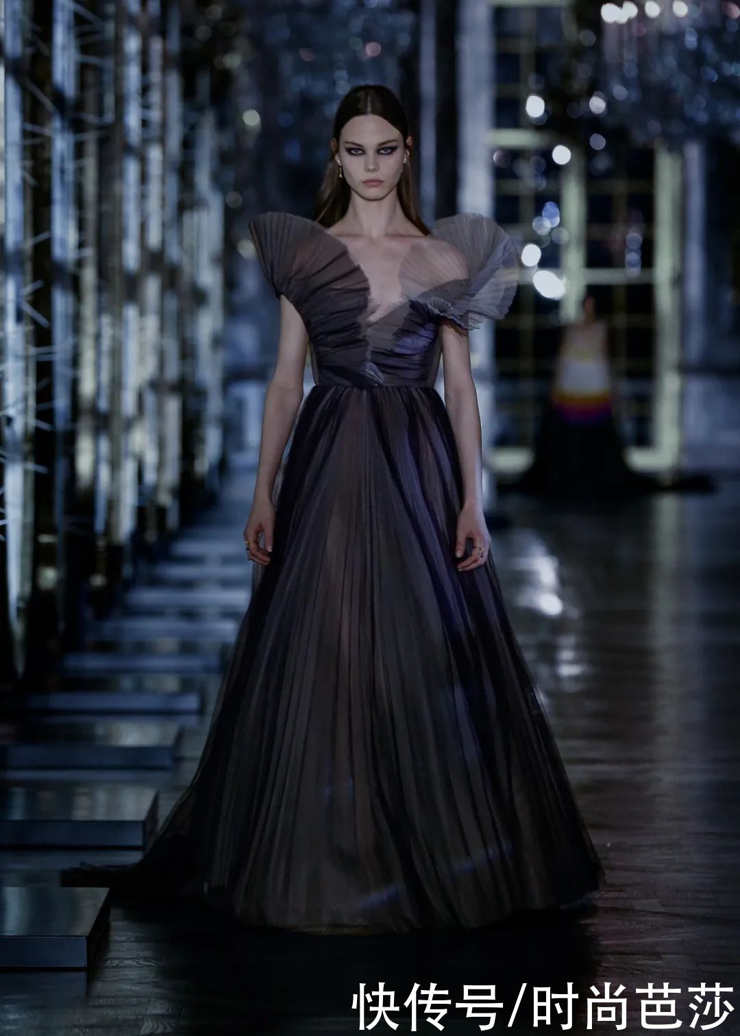 DIOR讲述的童话故事，只有成年人才能读懂