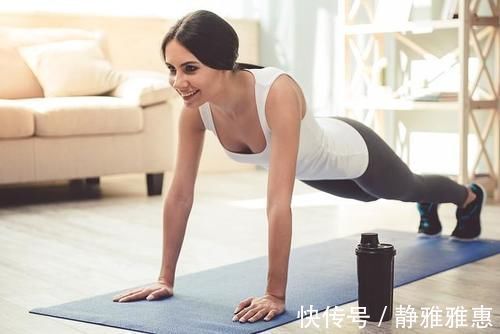 肩胛骨|如何用俯卧撑练出饱满胸肌4个锻炼技巧，让你在家徒手练胸