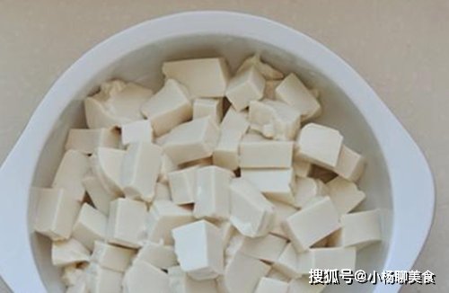 家里有娃请注意，这菜多给孩子做，增强记忆含钙高，吃着比肉都好