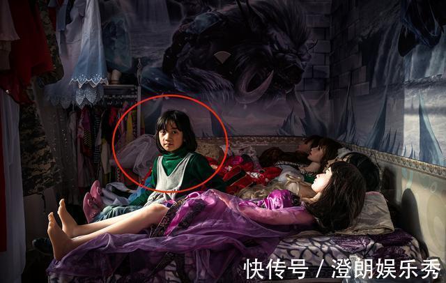 衣服|大叔把仿真娃娃当女儿,花10万买衣服宠着,这是父爱还是变态?