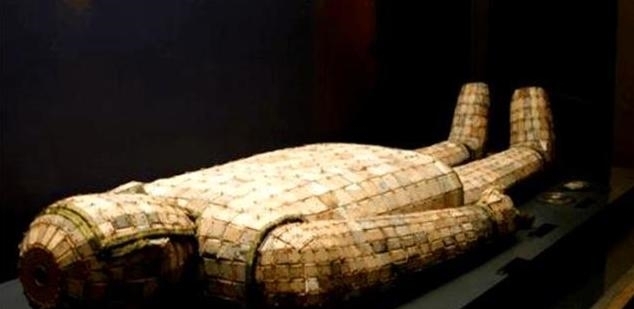 江都易王|为盗挖这座墓穴,4位盗墓贼当场身死,专家发掘后脸红不已