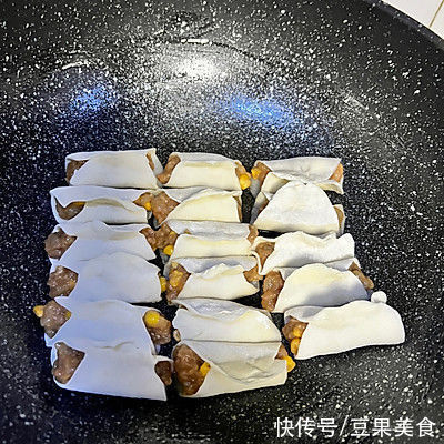 这么好吃的锅贴 虾仁鸡肉馅的做法，现在知道还不晚