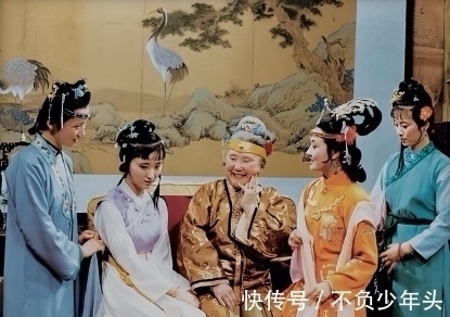 贾宝玉$贾母为何对秦可卿的遭遇熟视无睹?背后的原因让黛玉等人感激涕零