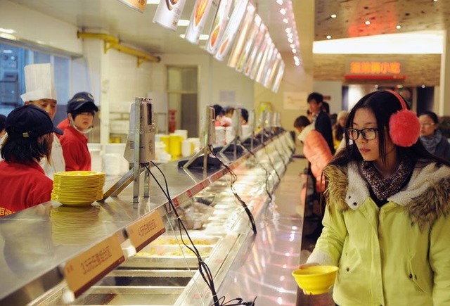 盘点大学食堂的“黑暗料理”,橙子蒸蛋都是小意思,这个才最过分