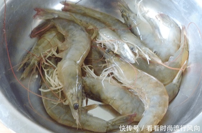 买虾时,遇到这3种,白送也别买,没营养!为了健康,不能贪便宜