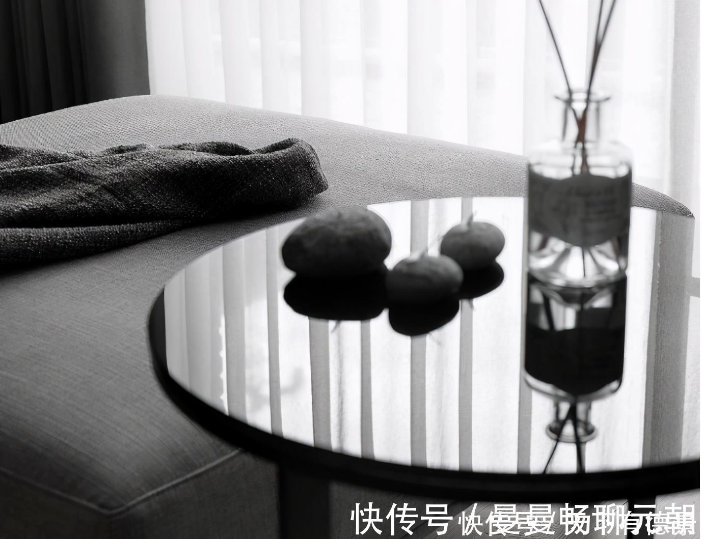 搭配|现代标准空间，灰度空间搭配清玻墙面，令人意犹未竟的性冷淡风