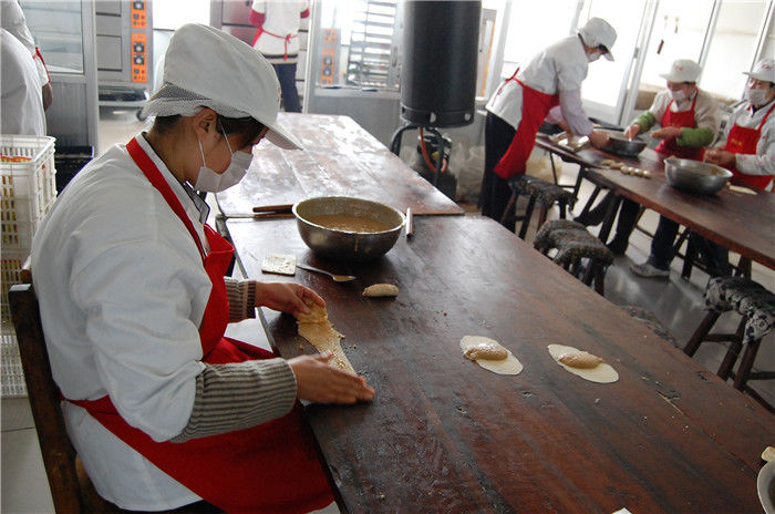 商河糖酥火烧形似月饼 层层酥脆口味香甜|“后浪”记者跑文博| 商河