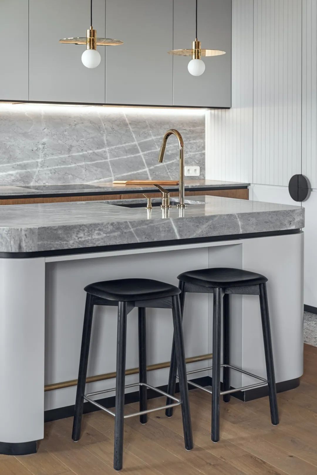 布置|100㎡现代轻奢,极简深色的质感,细节精致的设计,华丽档次