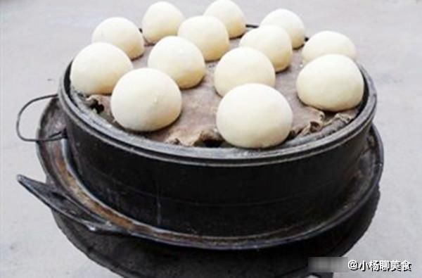 卖馒头的老奶奶说漏嘴，蒸馒头时，放点“它”，馒头又香又松软