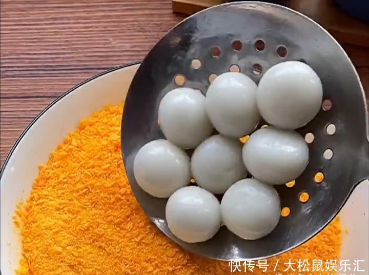 天气寒冷,孩子们爱上的零食,咬一口,外酥里嫩,流心喷香,好吃