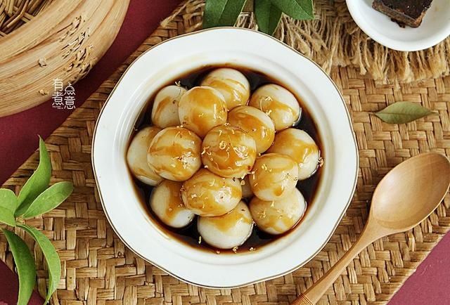 红糖浆|明日秋分，这碱性蔬菜要常吃，去皮煮一煮，淋上红糖浆，软糯香甜