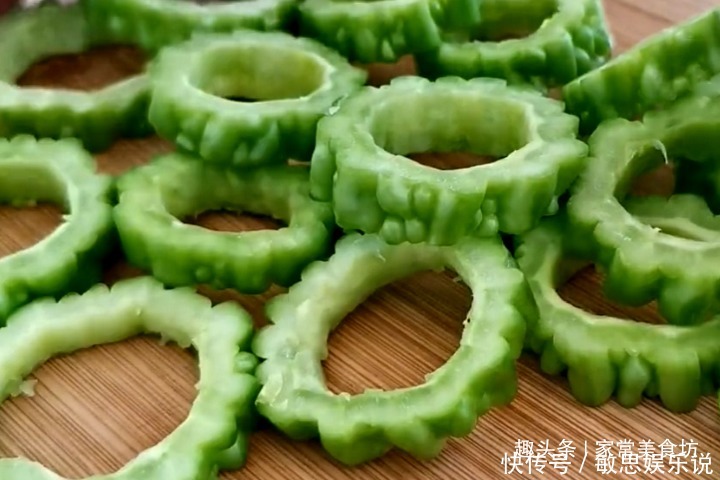 苦瓜酿肉|苦瓜最好吃的一种做法,做法很简单,鲜香多汁又入味,全家爱吃