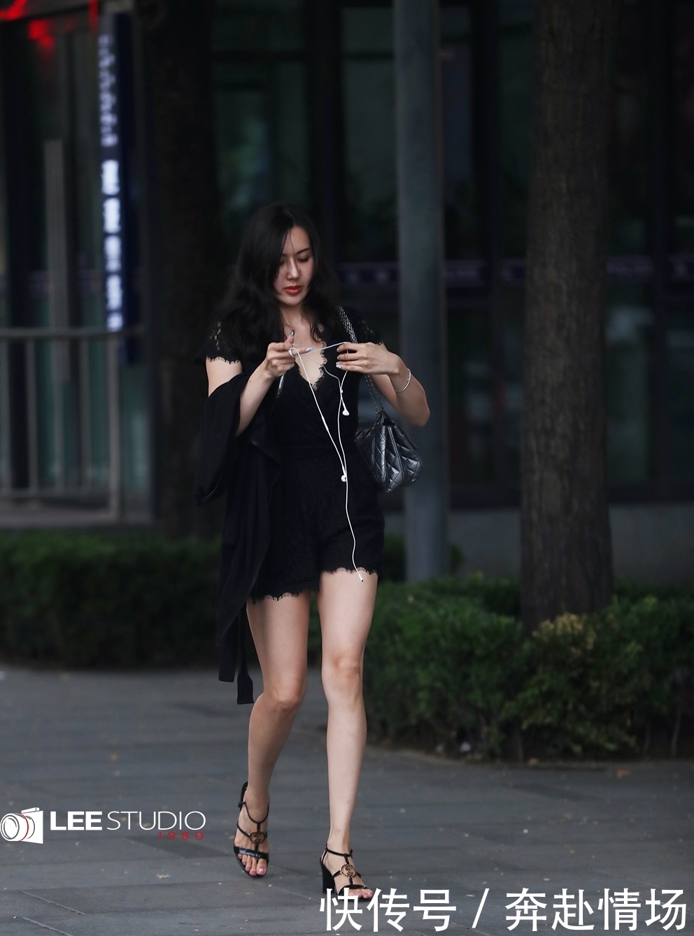 美艳绝伦|信步街头的俏丽女子,每一位都美艳绝伦、气质非凡