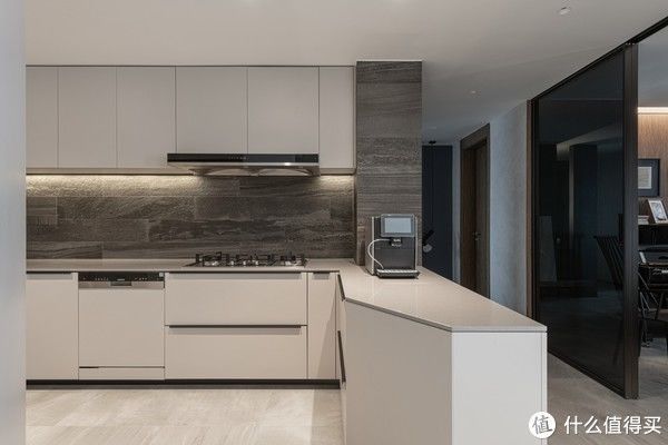 主卧|单身男青年的180㎡之家,全屋简约风,一个人独居,也住出高级感