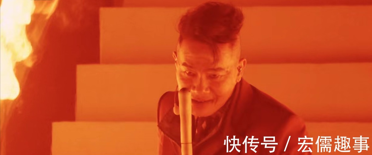 情懷決定觀眾嗜好！張晉組再機(jī)靈，也不敵陳小春的“一杯二鍋頭”