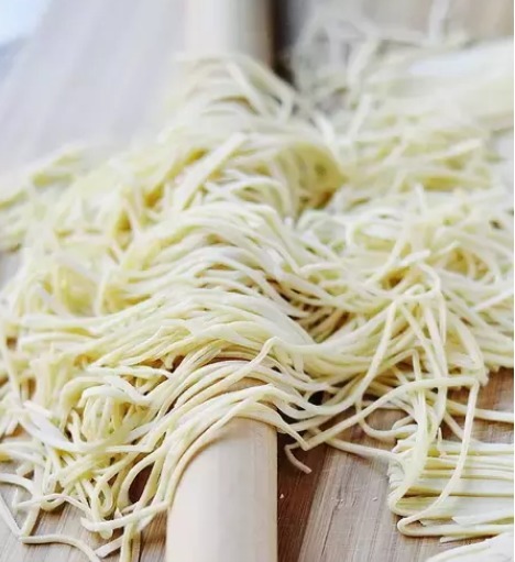 手擀面，只需多加一种原料，面条好吃又筋道，你真的知道吗？