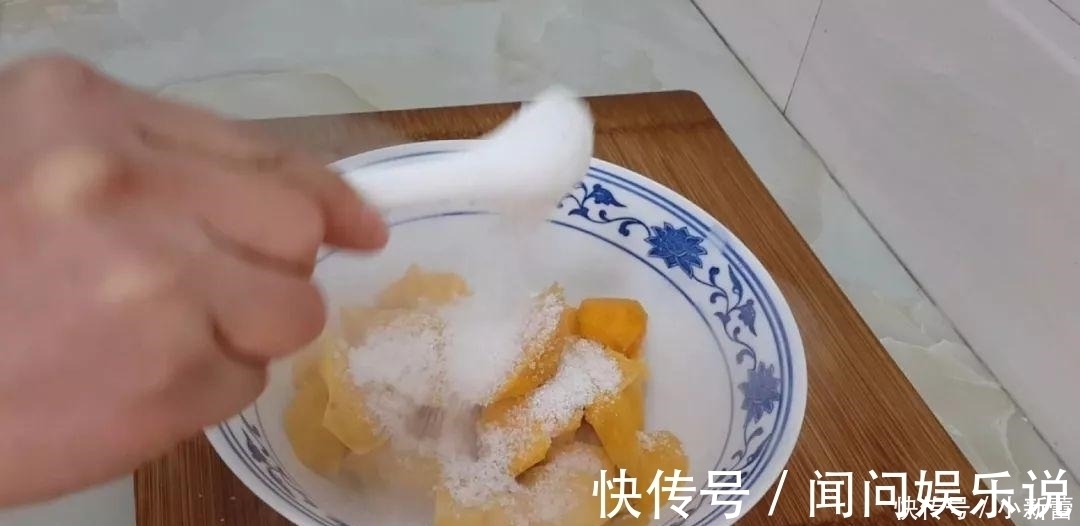 2个红薯, 1袋牛奶, 手不粘面, 做出最好吃的小零食, 放凉都不会硬