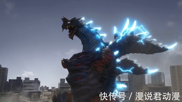 大蛇|特利迦17:灭亡大蛇的表现,为何那么弱,只因有两人实在太bug了