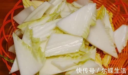 炖豆腐|白菜炖豆腐时，先炒白菜还是先炖豆腐？大厨教你饭店做法，太香了