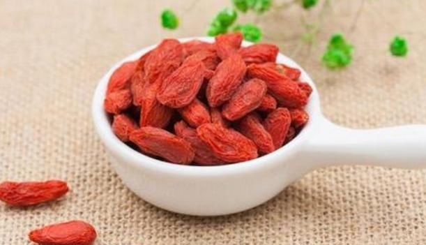 效果|枸杞怎么泡水效果最佳?专家给出“正解”!轻松获得5个“便宜”