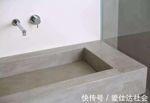 水泥|旧房改造谁还去撬地砖，如今用这种水泥，在地砖上面铺一层3mm