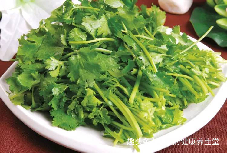 香菜|香菜的“死对头”,两者一起吃,癌细胞可能找上你